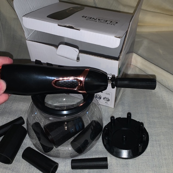 Makeup Brush Cleaner - Picture 10 of 12